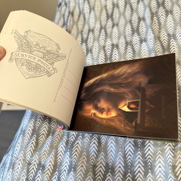 Harry Potter Postcard Book-French 2002 - Picture 3 of 6